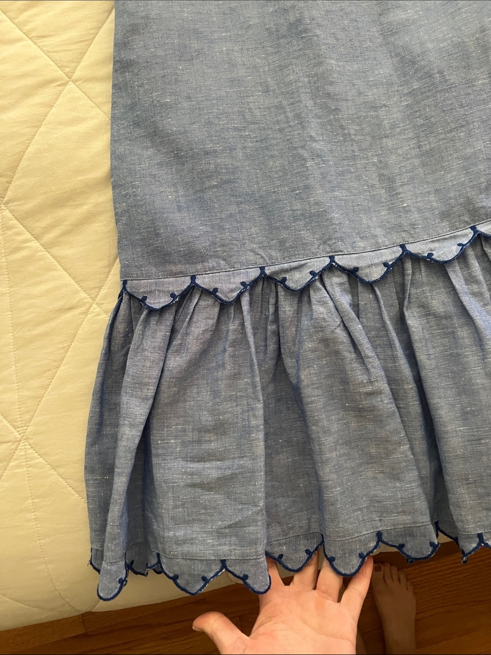 Ann Taylor Chambray Flounce Shift Dress size 4 scalloped - Picture 3 of 16
